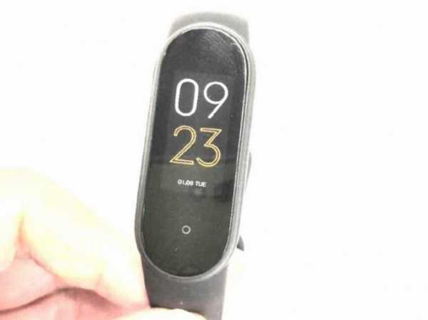 Представлено первое живое фото фитнес-браслета Xiaomi Mi Band 5 Представлено первое живое фото фитнес-браслета Xiaomi Mi Band 5