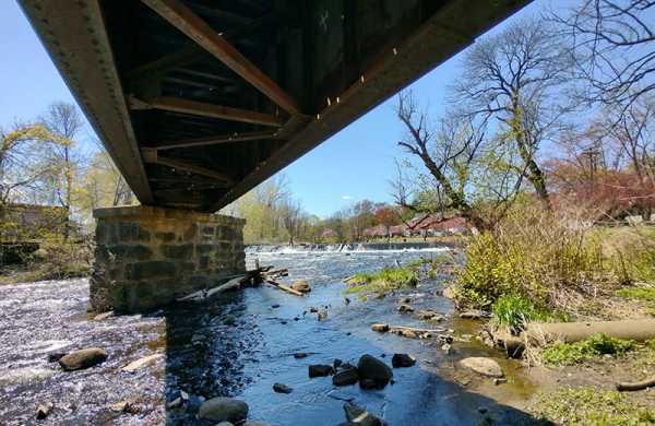 Обзор Motorola Edge Plus: неидеального смартфона флагманского уровня Обзор Motorola Edge Plus: неидеального смартфона флагманского уровня