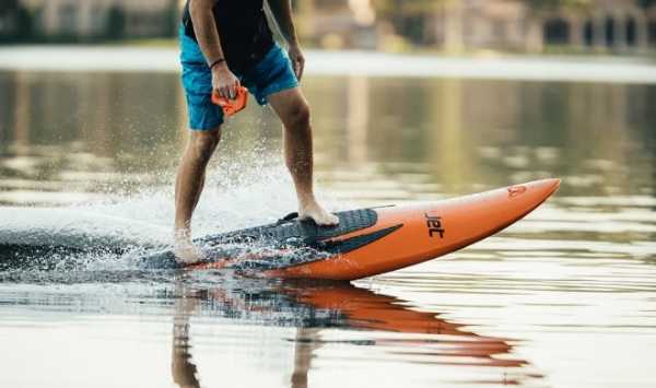Электросерф YuJet Surfer обещает адреналиновую поездку со скоростью 40 км/ч Электросерф YuJet Surfer обещает адреналиновую поездку со скоростью 40 км/ч