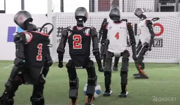 В Пекине прошёл первый в мире футбольный турнир между гуманоидными роботами (3 фото + видео) В Пекине прошёл первый в мире футбольный турнир между гуманоидными роботами (3 фото + видео)