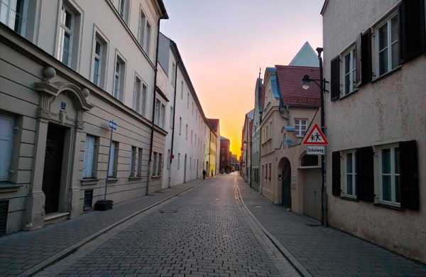 Обзор Realme 14 Pro+: смартфона с интересным дизайном и тремя вспышками Обзор Realme 14 Pro+: смартфона с интересным дизайном и тремя вспышками