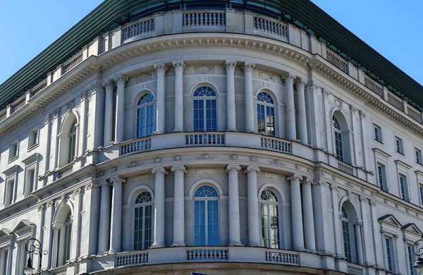 Обзор Realme 14T 5G: автономного смартфона с AMOLED-экраном и водозащитой Обзор Realme 14T 5G: автономного смартфона с AMOLED-экраном и водозащитой