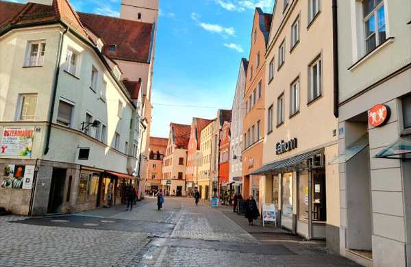 Обзор Realme 14 Pro+: смартфона с интересным дизайном и тремя вспышками Обзор Realme 14 Pro+: смартфона с интересным дизайном и тремя вспышками