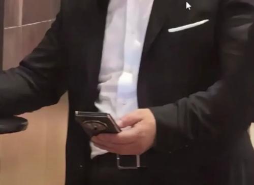 Huawei готовит к выпуску тройной складной смартфон Huawei готовит к выпуску тройной складной смартфон