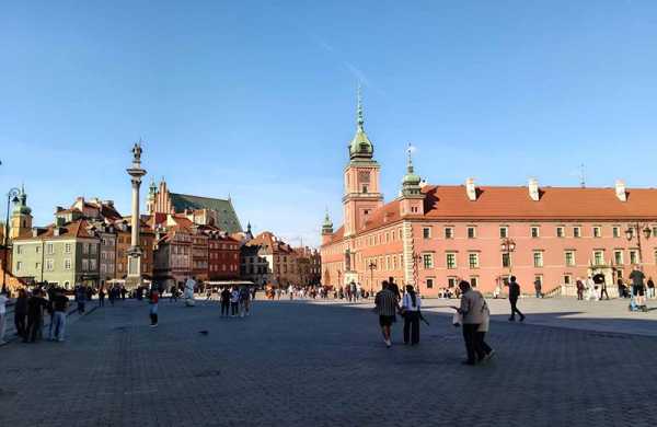 Обзор Realme 14T 5G: автономного смартфона с AMOLED-экраном и водозащитой Обзор Realme 14T 5G: автономного смартфона с AMOLED-экраном и водозащитой