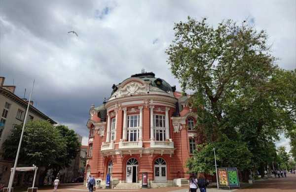 Обзор Sony Xperia 1 VII: смартфона с классическим дизайном и отличными камерами Обзор Sony Xperia 1 VII: смартфона с классическим дизайном и отличными камерами