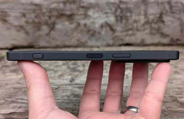 Обзор Sony Xperia 1 VII: смартфона с классическим дизайном и отличными камерами Обзор Sony Xperia 1 VII: смартфона с классическим дизайном и отличными камерами