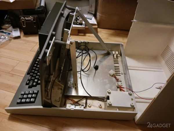 Создан самодельный и полностью рабочий терминал из Fallout (9 фото) Создан самодельный и полностью рабочий терминал из Fallout (9 фото)