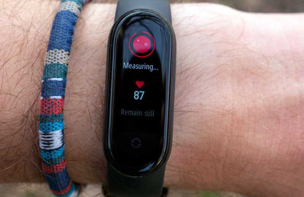 Обзор Xiaomi Mi Band 6 – по-прежнему лучшего бюджетного фитнес-браслета? Обзор Xiaomi Mi Band 6 – по-прежнему лучшего бюджетного фитнес-браслета?