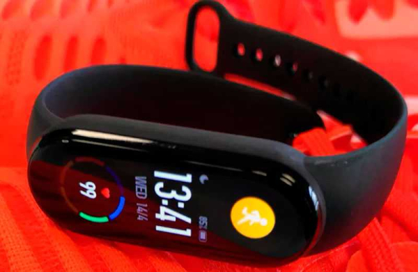 Обзор Xiaomi Mi Band 6 – по-прежнему лучшего бюджетного фитнес-браслета? Обзор Xiaomi Mi Band 6 – по-прежнему лучшего бюджетного фитнес-браслета?