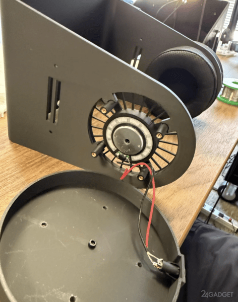 Энтузиаст сделал наушники со встроенным CD-плеером (4 фото + видео) Энтузиаст сделал наушники со встроенным CD-плеером (4 фото + видео)