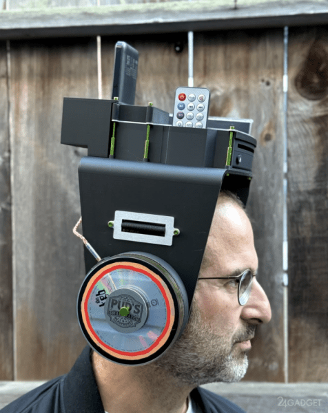 Энтузиаст сделал наушники со встроенным CD-плеером (4 фото + видео) Энтузиаст сделал наушники со встроенным CD-плеером (4 фото + видео)