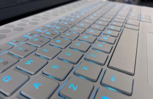 Обзор Alienware m17 R4 (2021): дорогой игровой ноутбук с клавишами Cherry MX Обзор Alienware m17 R4 (2021): дорогой игровой ноутбук с клавишами Cherry MX