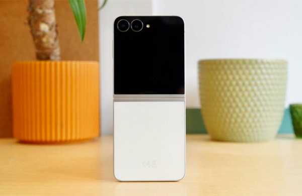 Обзор Samsung Galaxy Z Flip 7 FE: фанатской версии лучшего раскладного смартфона 2025 года Обзор Samsung Galaxy Z Flip 7 FE: фанатской версии лучшего раскладного смартфона 2025 года