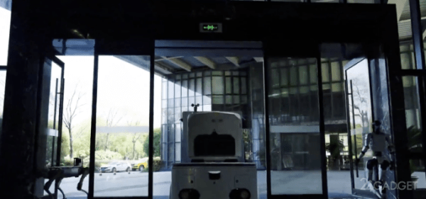 Робот Unitree G1 выдержал поединок по кикбоксингу (3 фото) Робот Unitree G1 выдержал поединок по кикбоксингу (3 фото)