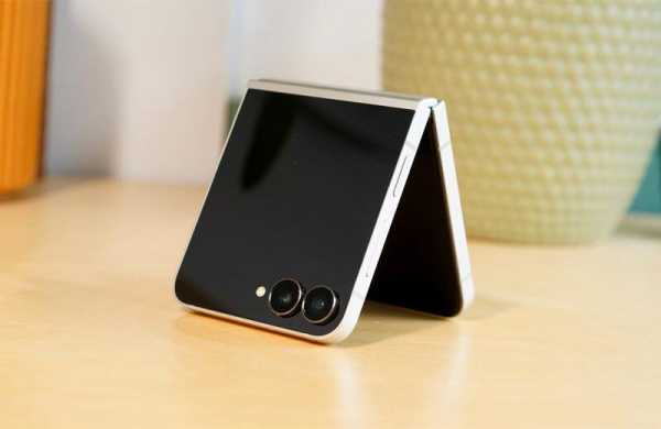 Обзор Samsung Galaxy Z Flip 7 FE: фанатской версии лучшего раскладного смартфона 2025 года Обзор Samsung Galaxy Z Flip 7 FE: фанатской версии лучшего раскладного смартфона 2025 года