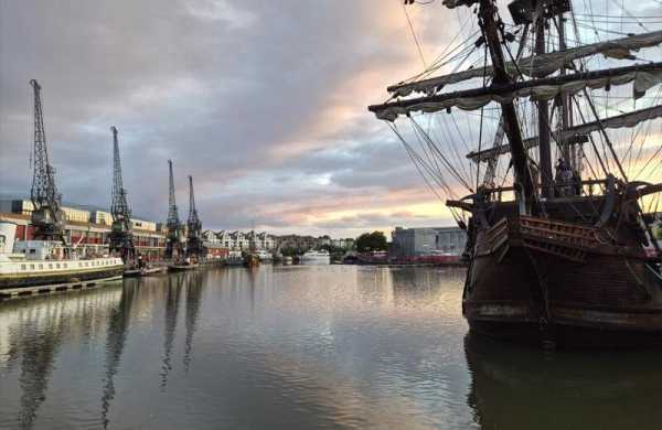 Обзор Samsung Galaxy Z Flip 7 FE: фанатской версии лучшего раскладного смартфона 2025 года Обзор Samsung Galaxy Z Flip 7 FE: фанатской версии лучшего раскладного смартфона 2025 года