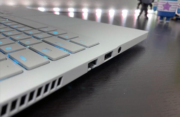 Обзор Alienware m17 R4 (2021): дорогой игровой ноутбук с клавишами Cherry MX Обзор Alienware m17 R4 (2021): дорогой игровой ноутбук с клавишами Cherry MX