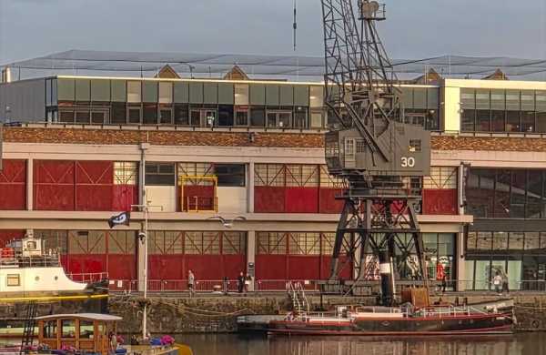 Обзор Samsung Galaxy Z Flip 7 FE: фанатской версии лучшего раскладного смартфона 2025 года Обзор Samsung Galaxy Z Flip 7 FE: фанатской версии лучшего раскладного смартфона 2025 года