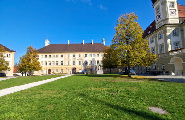 Обзор Xiaomi 17: компактного флагмана с самым мощным процессором Обзор Xiaomi 17: компактного флагмана с самым мощным процессором