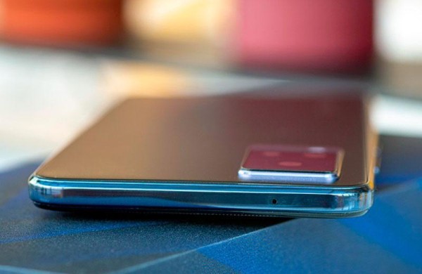 Обзор Vivo V21 5G: среднего смартфона для любителей селфи и Instagram Обзор Vivo V21 5G: среднего смартфона для любителей селфи и Instagram