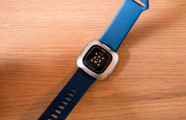 Обзор Fitbit Versa 3: альтернатива Apple Watch для Android Обзор Fitbit Versa 3: альтернатива Apple Watch для Android