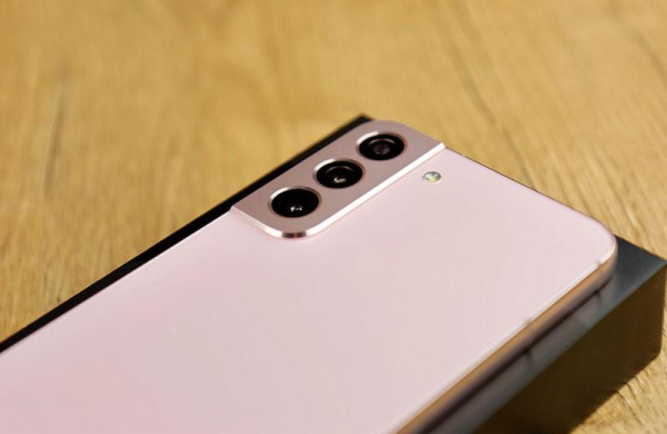 Обзор Samsung Galaxy S22 Plus: мощный Android-смартфон стал более универсальным Обзор Samsung Galaxy S22 Plus: мощный Android-смартфон стал более универсальным