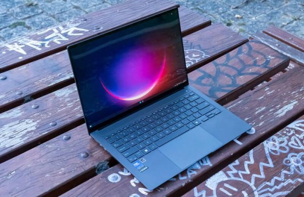 Обзор Asus Zenbook S 14: премиального компактного ноутбука на процессоре Lunar Lake Обзор Asus Zenbook S 14: премиального компактного ноутбука на процессоре Lunar Lake