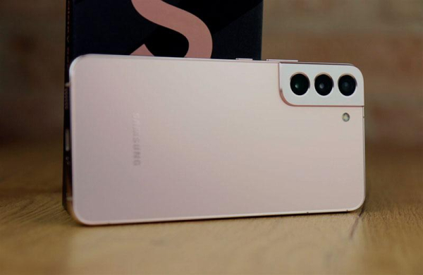 Обзор Samsung Galaxy S22 Plus: мощный Android-смартфон стал более универсальным Обзор Samsung Galaxy S22 Plus: мощный Android-смартфон стал более универсальным