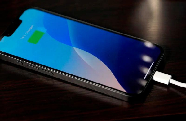 Обзор Apple iPhone 16e: стоит ли покупать самый бюджетный новый айфон Обзор Apple iPhone 16e: стоит ли покупать самый бюджетный новый айфон