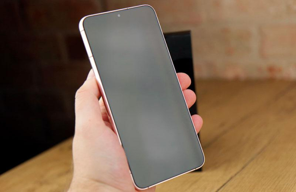 Обзор Samsung Galaxy S22 Plus: мощный Android-смартфон стал более универсальным Обзор Samsung Galaxy S22 Plus: мощный Android-смартфон стал более универсальным