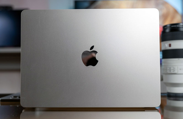 Обзор Apple MacBook Air 13 (M3): компактный ноутбук стал быстрее, эффективнее и автономнее Обзор Apple MacBook Air 13 (M3): компактный ноутбук стал быстрее, эффективнее и автономнее