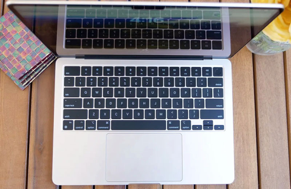 Обзор Apple MacBook Air 13 (M3): компактный ноутбук стал быстрее, эффективнее и автономнее Обзор Apple MacBook Air 13 (M3): компактный ноутбук стал быстрее, эффективнее и автономнее