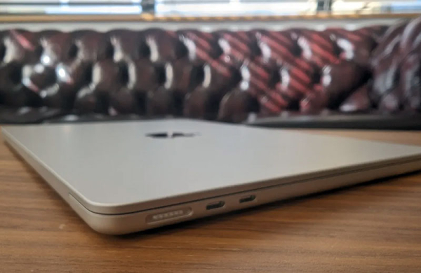 Обзор Apple MacBook Air 13 (M3): компактный ноутбук стал быстрее, эффективнее и автономнее Обзор Apple MacBook Air 13 (M3): компактный ноутбук стал быстрее, эффективнее и автономнее