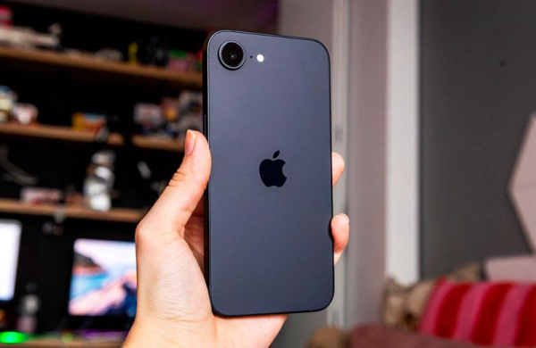 Обзор Apple iPhone 16e: стоит ли покупать самый бюджетный новый айфон Обзор Apple iPhone 16e: стоит ли покупать самый бюджетный новый айфон