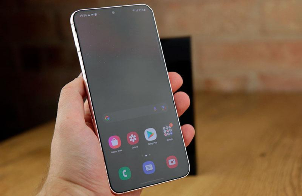 Обзор Samsung Galaxy S22 Plus: мощный Android-смартфон стал более универсальным Обзор Samsung Galaxy S22 Plus: мощный Android-смартфон стал более универсальным