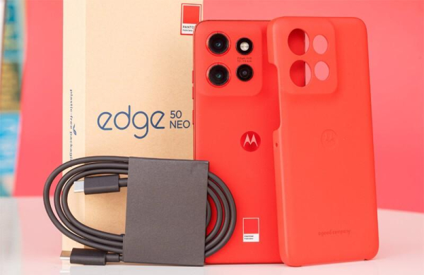 Обзор Motorola Edge 50 Neo: компактного смартфона с защитой военного класса Обзор Motorola Edge 50 Neo: компактного смартфона с защитой военного класса